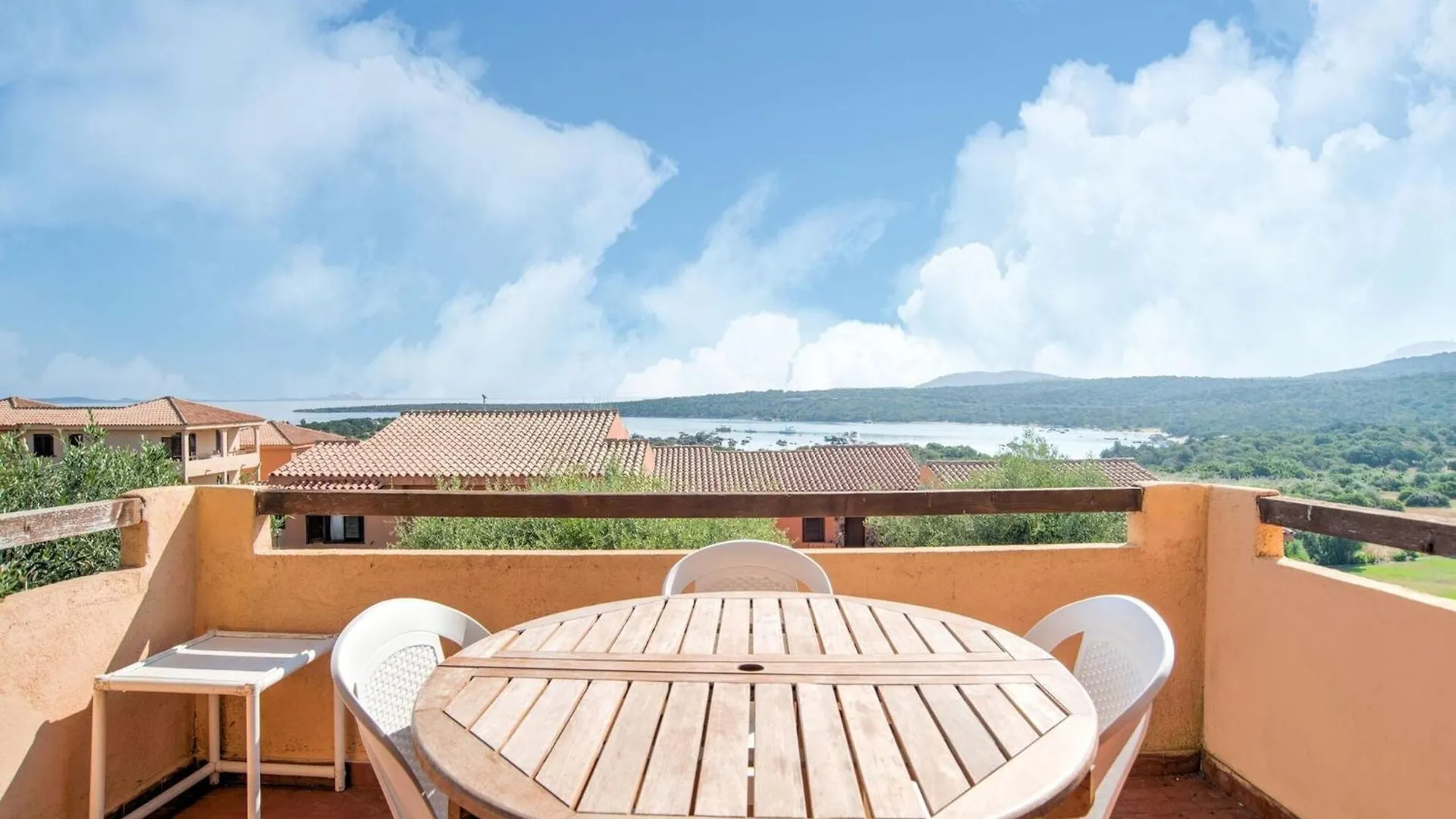Apartment In Marinella Marinella